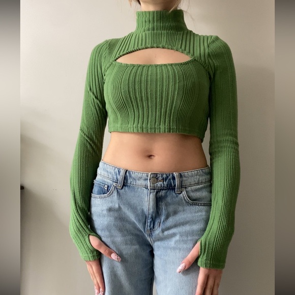 COPY - Cut out cropped long sleeve - Picture 2 of 5